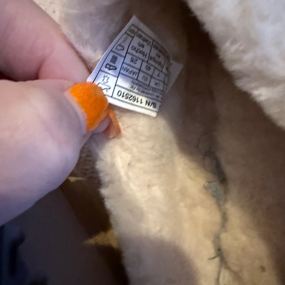 UGG Tan Suede shoes  with Soft White sheepskin Interior NWOT. SEE NEW PHOTOS - Picture 5 of 13